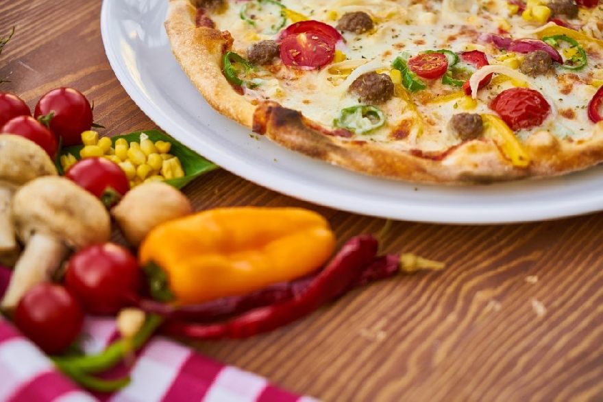 Leckere und knusprige italienische Pizza bei der Pizzeria Emi in Duisburg mit Lieferservice von italienisches Essen und Pasta.